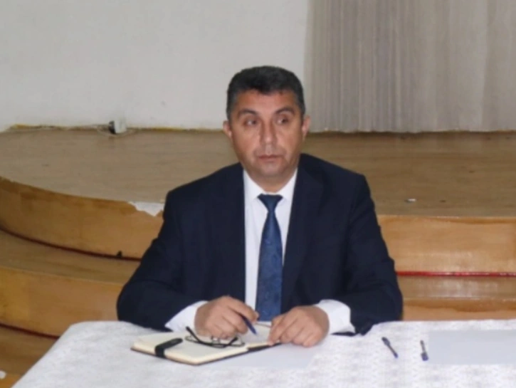 Başçının müavini 20 ildən sonra işdən çıxdı - FOTO