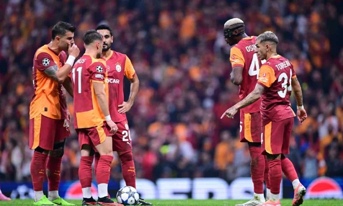 "Qalatasaray" üç futbolçusu ilə yollarını ayıracaq