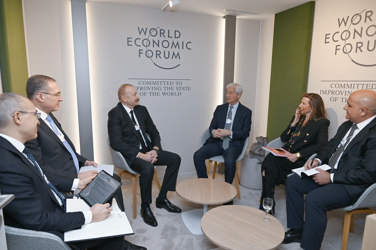 İlham Əliyev Davosda "J.P. Morgan" şirkətinin sədri və baş icraçı direktoru ilə görüşdü - FOTO