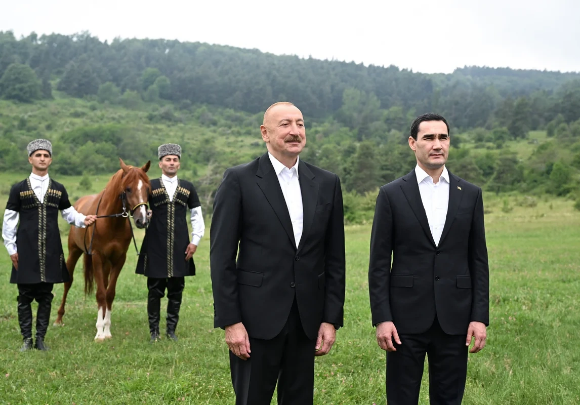 Türkmənistan prezidentinə Qarabağ atı hədiyyə edildi - FOTO