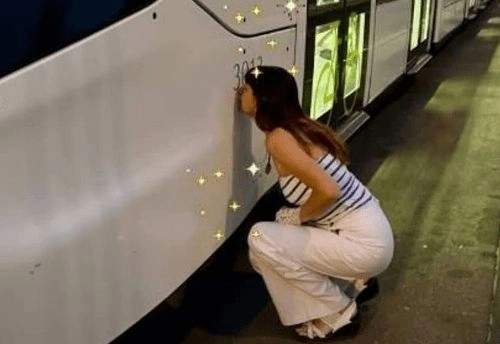 Tramvaya vurulan qadın onunla evləndi - FOTO