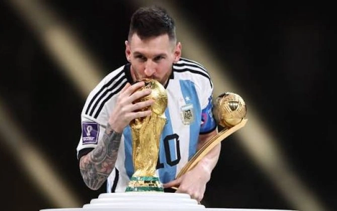 Lionel Messi Argentina millisindəki karyerasını başa vurduğunu açıqlayıb