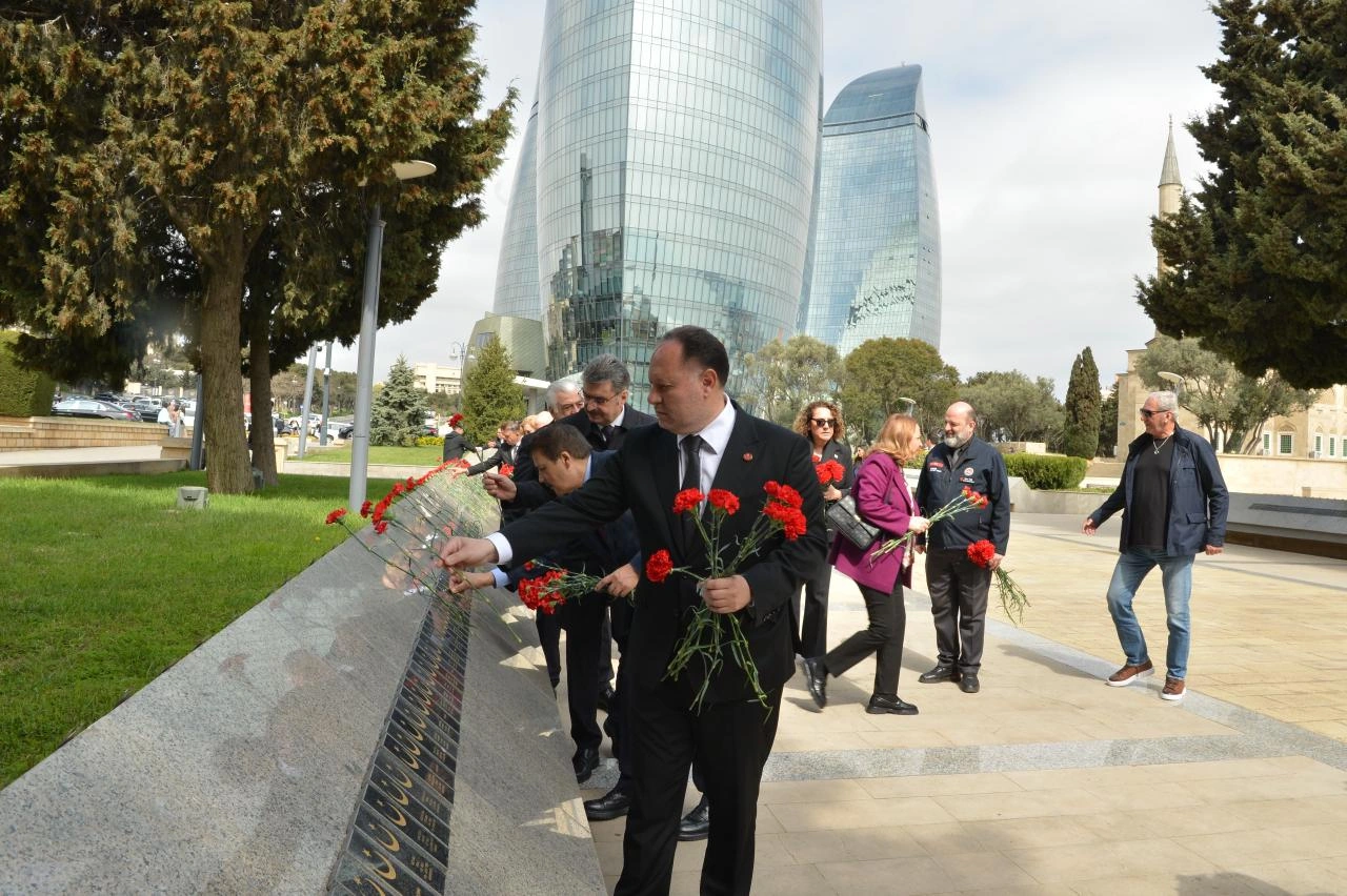 Türkiyə və Şimali Kipr parlament nümayəndə heyətləri Fəxri xiyabanı və Zəfər parkını ziyarət ediblər