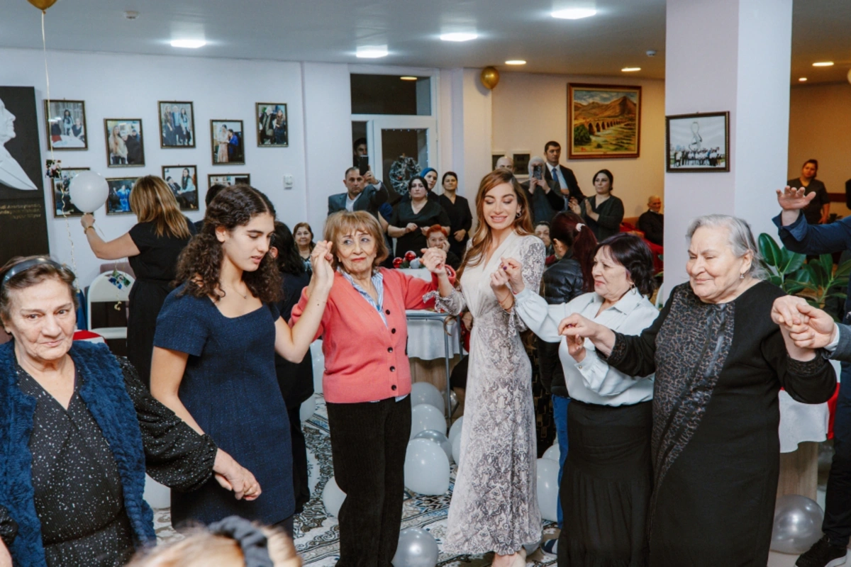 Ahıl şəxslər üçün sosial xidmət müəssisəsində Yeni il süfrəsi açılıb - FOTO