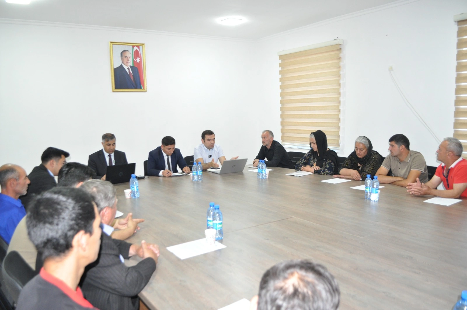 Qobustanda şəhid ailəsi üzvləri və müharibə iştirakçılarına hüquqi konsultasiya xidməti göstərilib - FOTO