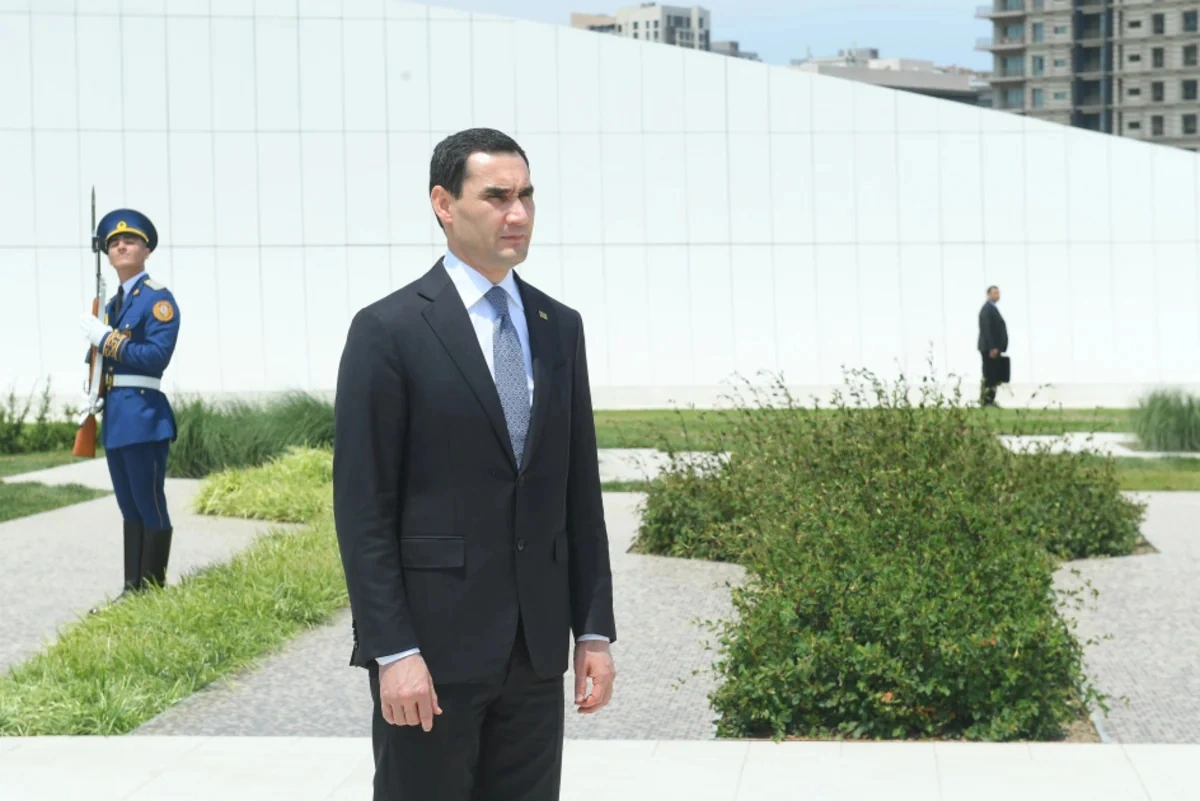 Türkmənistan prezidenti Zəfər parkını ziyarət etdi - FOTO