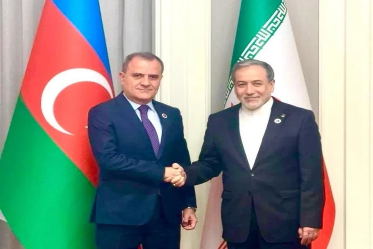 Ceyhun Bayramov İran XİN başçısı ilə telefonla danışıb