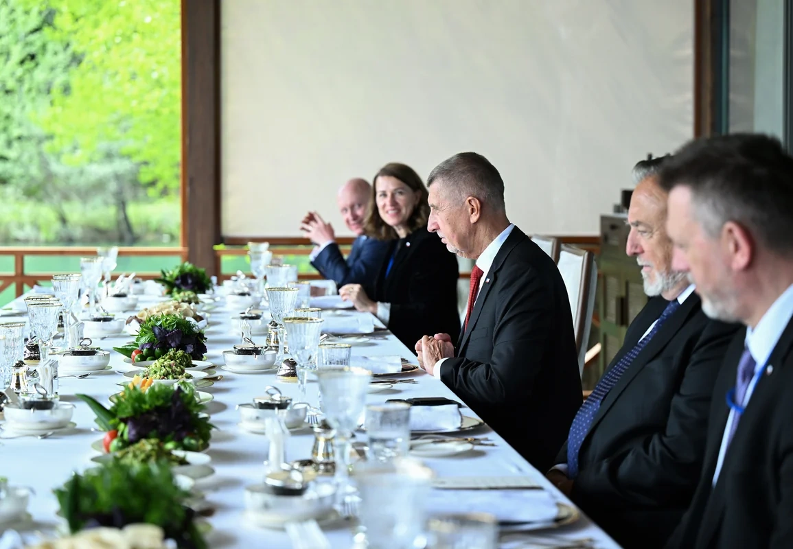 Prezident İlham Əliyevin adından Çexiyanın Baş nazirinin şərəfinə rəsmi lanç verildi - FOTO