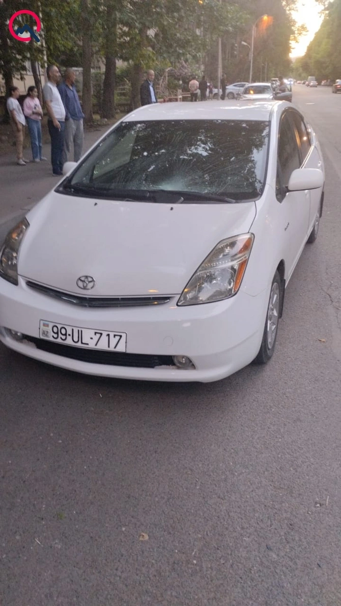 Mingəçevirdə "Toyota Prius" 15 yaşlı qızı vurdu