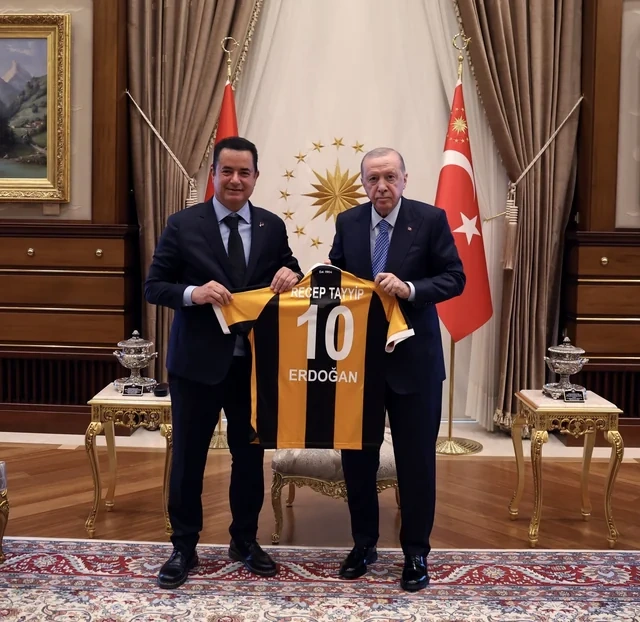 Acun Ilıcalı Rəcəb Tayyib Ərdoğana hədiyyə verdi - FOTO