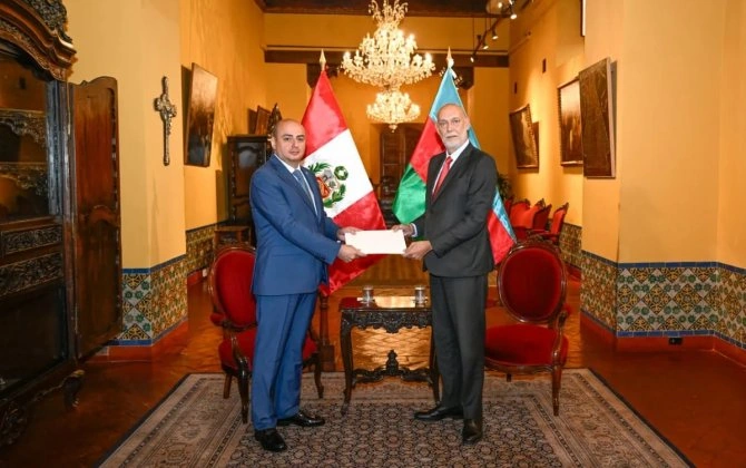 Azərbaycan səfiri etimadnaməsinin surətini Perunun XİN rəsmisinə təqdim etdi - FOTO