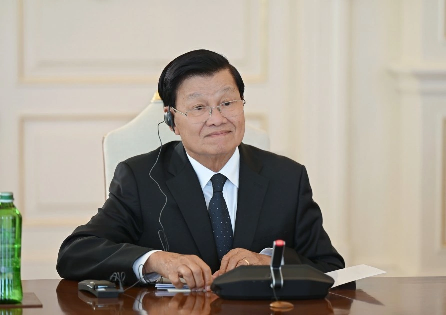 İlham Əliyevin Laos Prezidenti ilə geniş tərkibdə görüşü oldu - FOTO