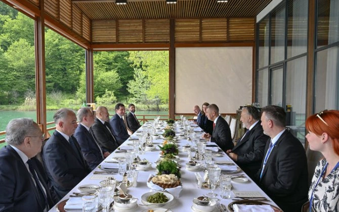 Qəbələdə Prezident İlham Əliyevin adından Çexiyanın Baş nazirinin şərəfinə rəsmi lanç verildi - FOTO