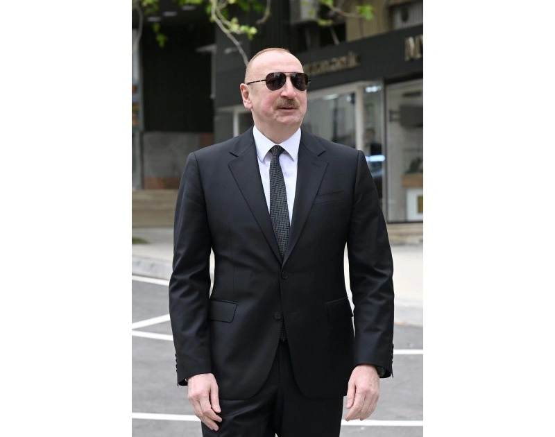 İlham Əliyev Bakının İslam Səfərli küçəsinin yenidənqurmadan sonra açılışında iştirak edib - FOTO