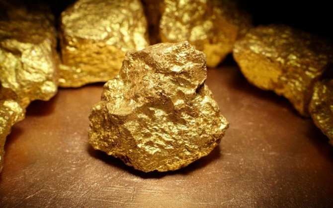 Qızılın qiyməti tarixi rekordunu yeniləyərək 4500 dolları ötüb