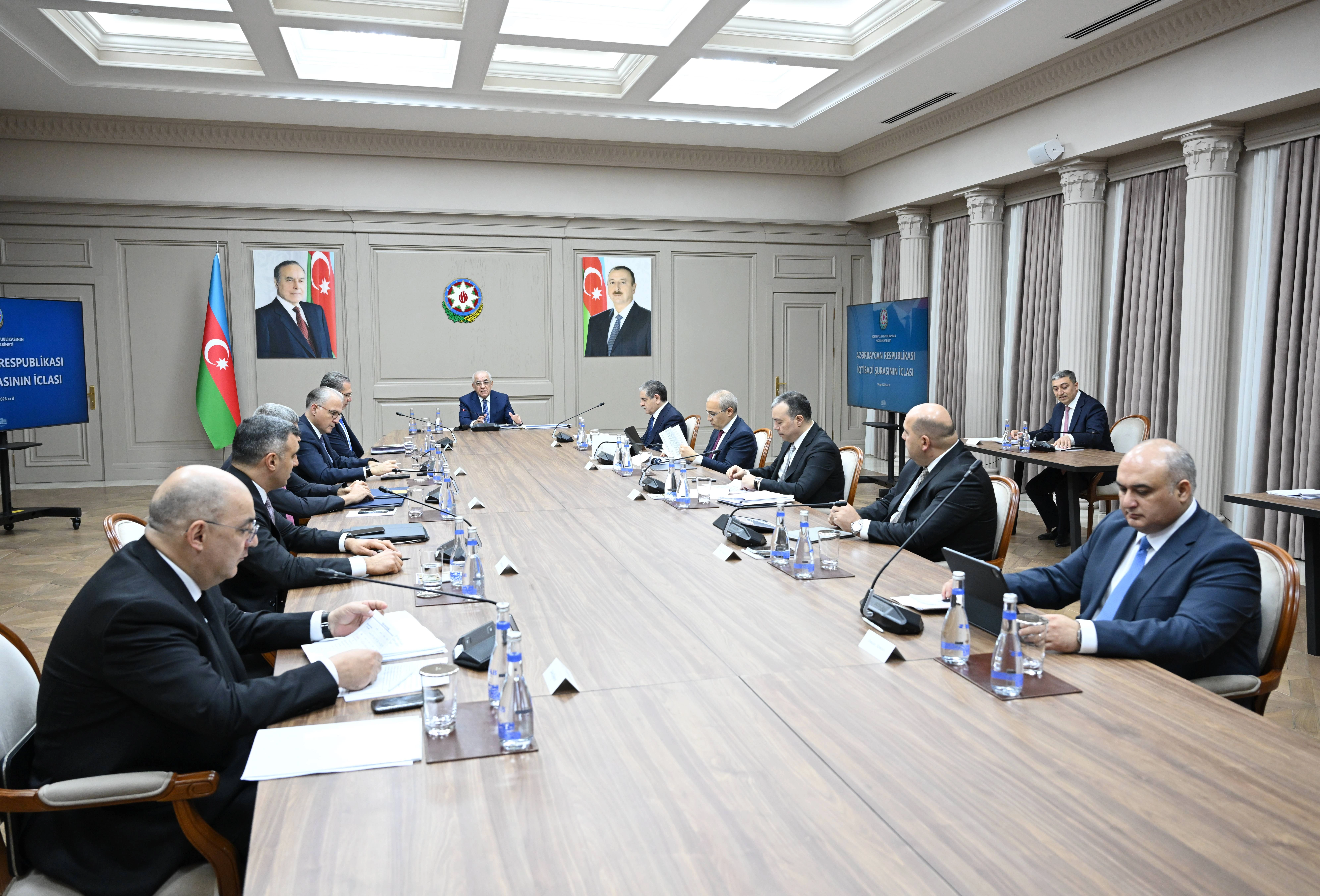 Azərbaycanın gələn il üçün büdcəsinin proqnoz göstəriciləri müzakirə olunub - FOTO