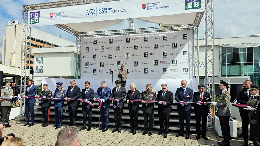 Zakir Həsənov Slovakiyada beynəlxalq müdafiə sərgisində iştirak etdi - FOTO