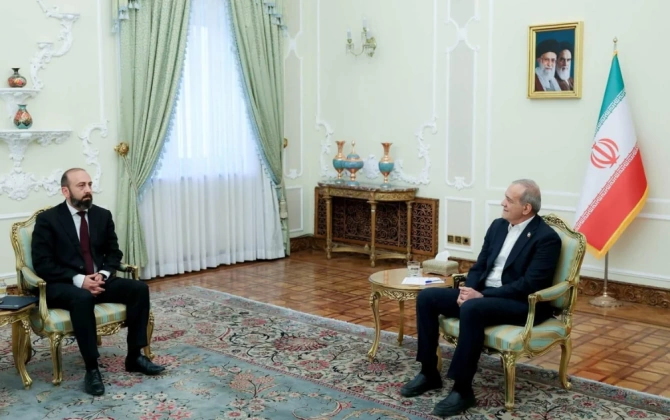 Pezeşkianla Mirzoyan TRIPP layihəsini müzakirə ediblər