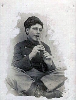 “Atam o hadisədən sonra həm valideynlərindən, həm də bacı və qardaşlarından uzaq düşür”