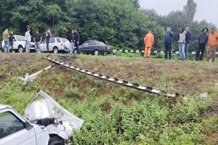 Zaqatalada "Niva" teplovozla toqquşdu: xəsarət alan var - FOTO