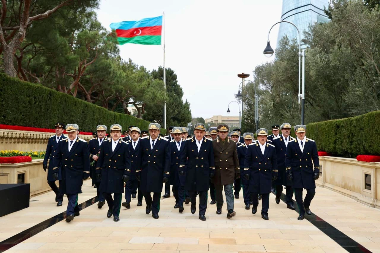 Prokurorluq əməkdaşları Şəhidlər xiyabanını ziyarət etdi - FOTOLAR