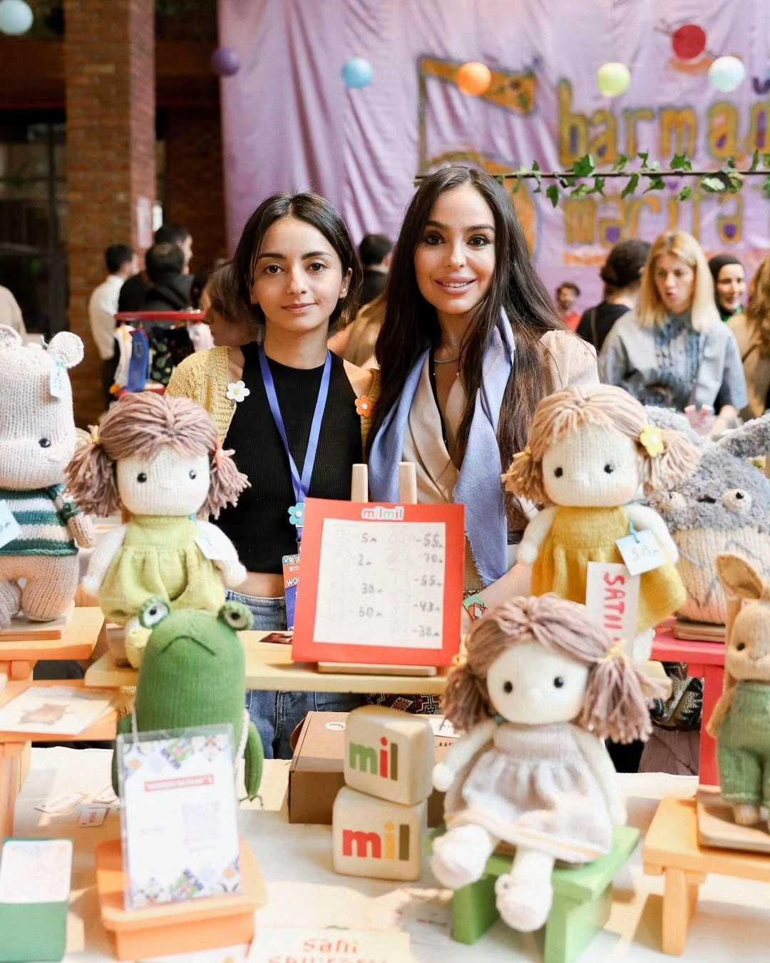 Prezidentin qızları və gəlini "Woman Bazaar" festivalında - FOTOLAR