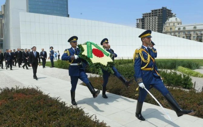 Türkmənistan prezidenti Zəfər parkını ziyarət etdi - FOTO