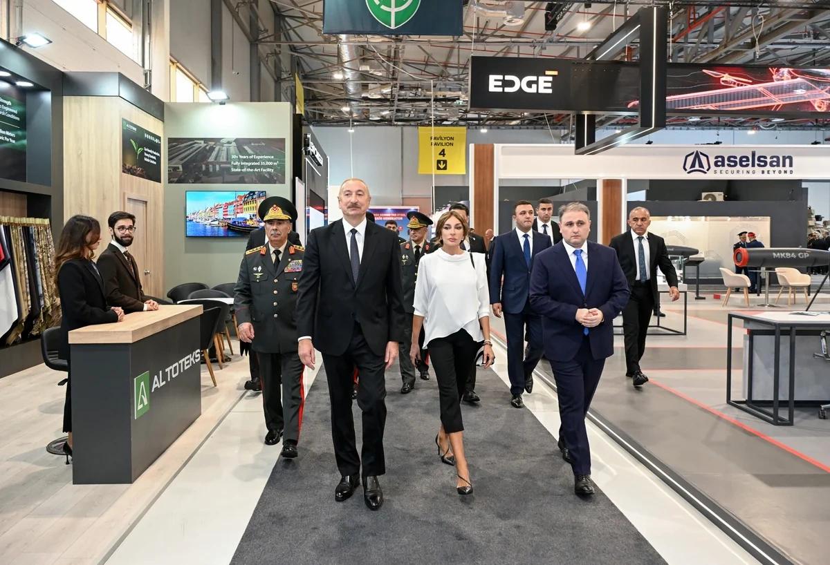 Prezident və xanımı sərgilərlə tanış oldu - FOTOLAR - YENİLƏNİB