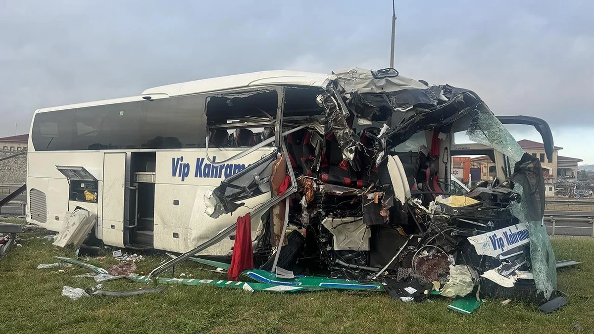 Türkiyədə sərnişin avtobusu qəzaya uğradı: 15 nəfər xəsarət aldı - FOTO