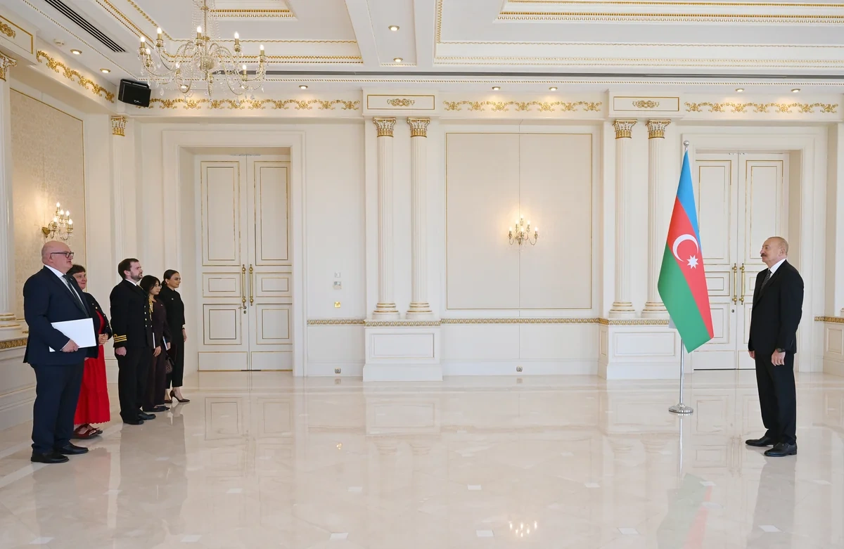 İlham Əliyev Böyük Britaniyanın yeni səfirinin etimadnaməsini qəbul etdi - FOTO