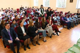 Leyla Əliyeva, Arzu Əliyeva və Alena Əliyeva Bakı şəhəri 5 nömrəli internat tipli xüsusi ümumtəhsil məktəbində olublar - FOTO