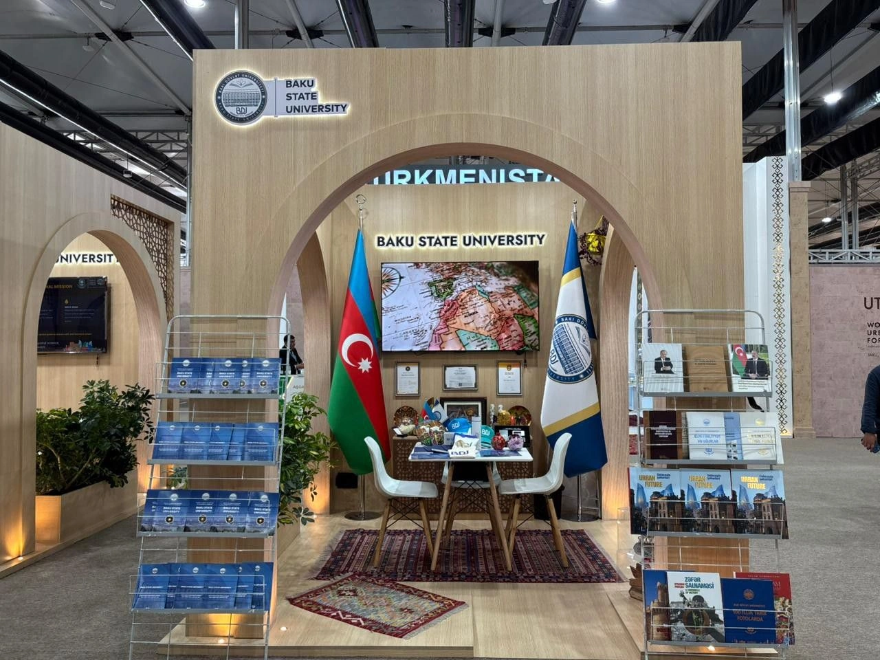 Azərbaycan universitetləri WUF13-də innovativ layihələrini nümayiş etdirirlər - FOTO