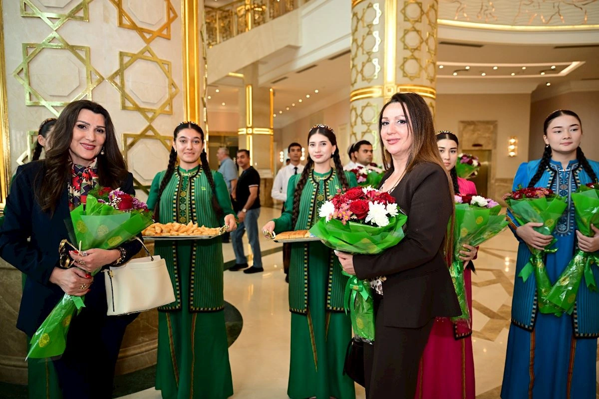Aşqabad Azərbaycan mədəniyyətini qarşılayır - FOTOLAR