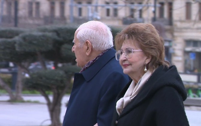 Onlar 60 ildən çoxdur məşhur cütlükdür - Xalq artistinin həyat yoldaşı ilə gəzintidən ÖZƏL fotoları