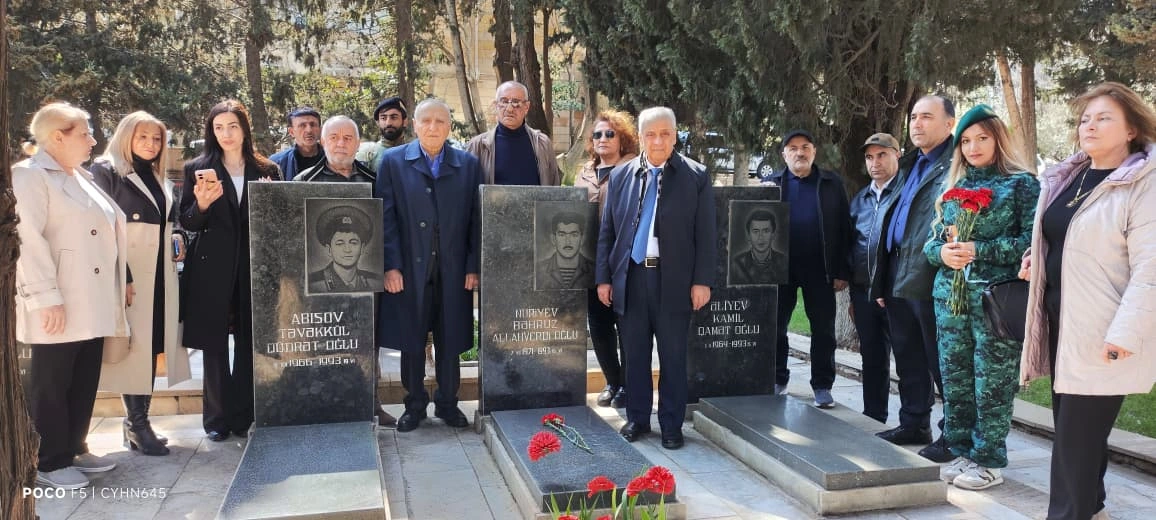 Əsrin faciəsi - mart soyqırımı: Azad Vətən Partiyası Şəhidlər xiyabanını ziyarət etdi - FOTOLAR