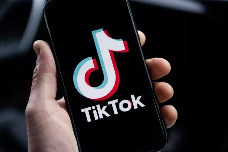 "Tiktok"da söyüşlü video paylaşdı, həbs olundu