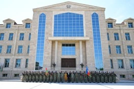 Prezident Naxçıvanda yeni komando hərbi hissələrinə Döyüş bayraqlarının verilməsi mərasimində iştirak edib - FOTO