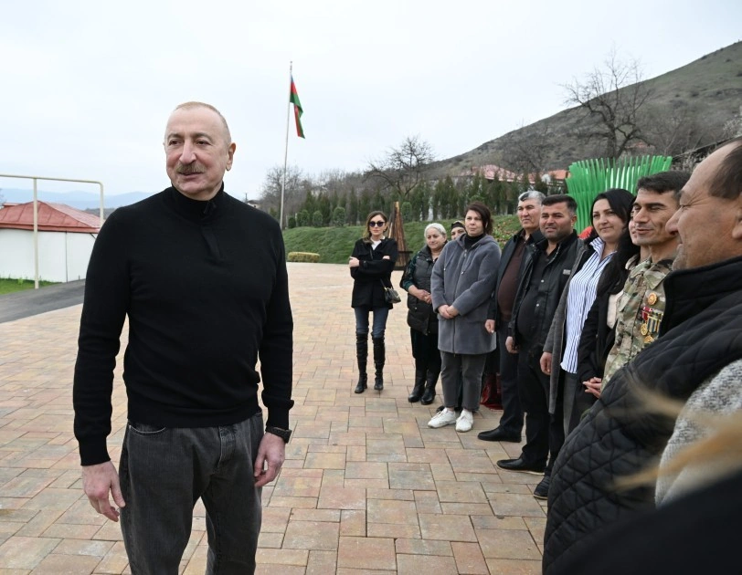 Prezident Xocavəndin Xanoba kəndində fərdi evlərin və infrastrukturun bərpa işləri ilə tanış olub - FOTO - YENİLƏNİB