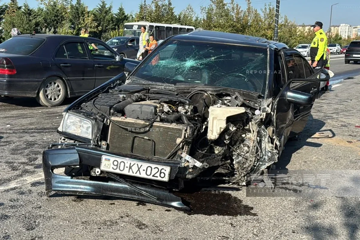 Sumqayıtda mikroavtobusla minik avtomobili toqquşdu: Xəsarət alanlar var - Foto