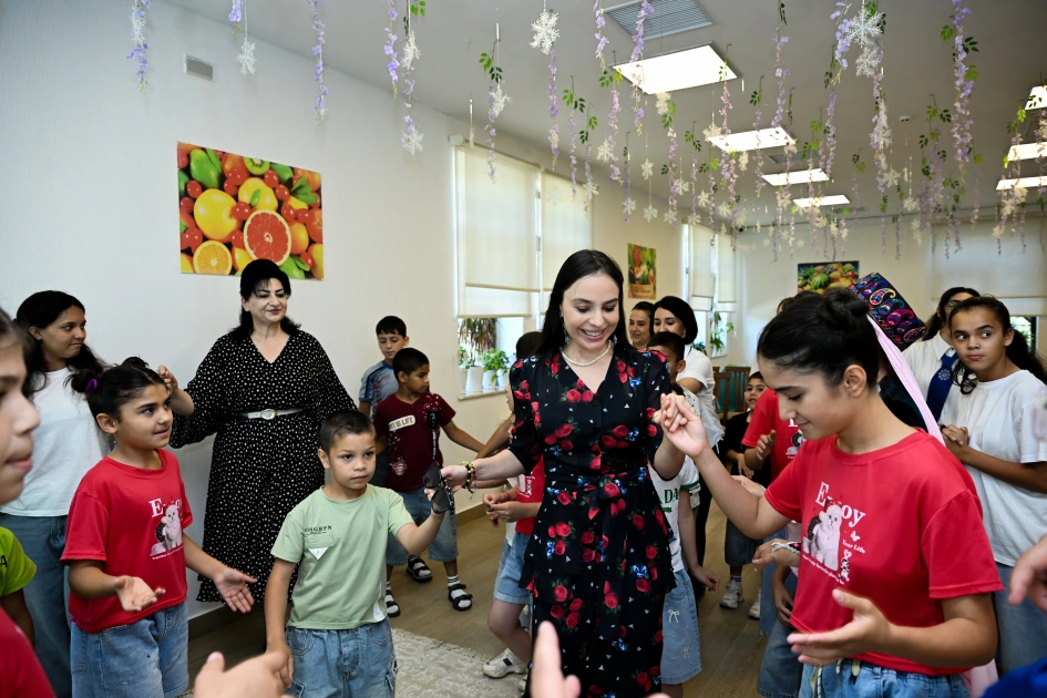 Leyla Əliyeva Şəkidə Uşaq evi sosial xidmət müəssisəsinin sakinləri ilə görüşdü – FOTO