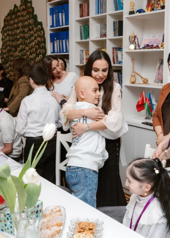 Leyla Əliyeva, Arzu Əliyeva və Alyona Əliyeva "Yaşama Dəstək" Mərkəzində olublar - FOTO