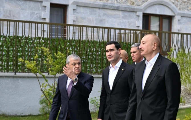 Prezidentlər Şuşa şəhərində inşa edilmiş birinci yaşayış kompleksində olublar - FOTO
