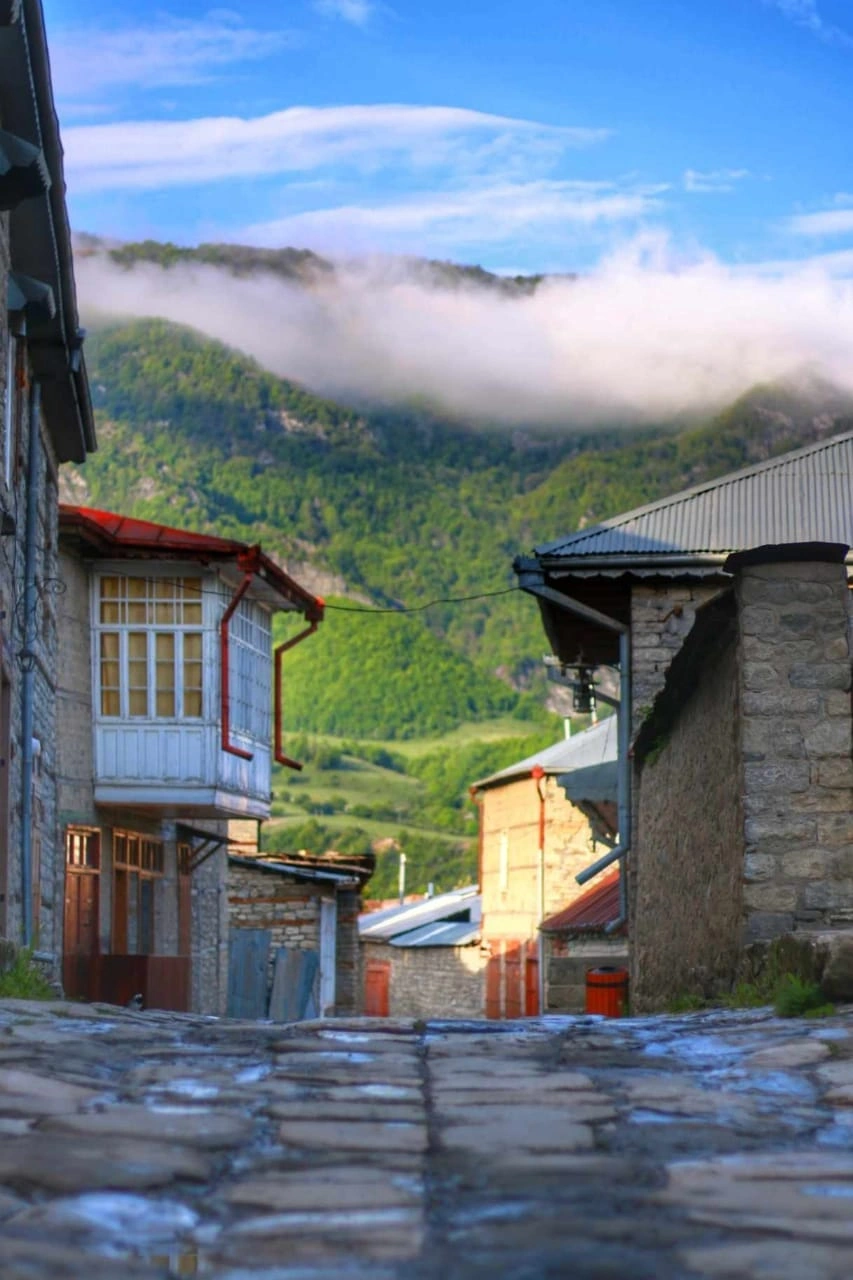 Lahıcın küçələrində addımladıqca...