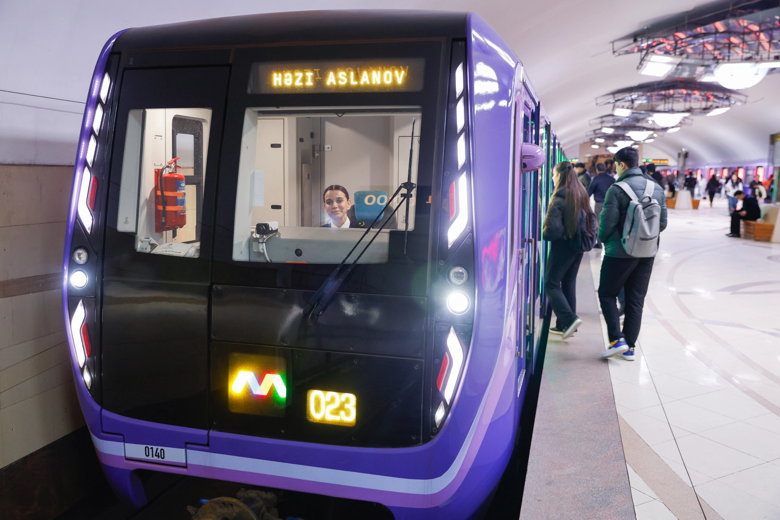 Bakı metrosunda daha bir qadın maşinist kimi fəaliyyətə başlayıb - FOTOLAR