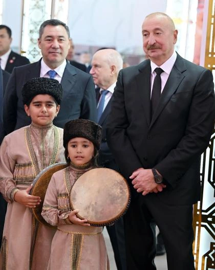 Prezidentə “sizi çox istəyirəm” deyən balaca xanəndələr Babək Niftəliyevin övladları imiş+ÖZƏL+FOTOLAR