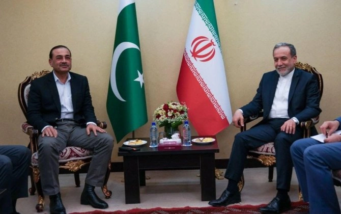 Əraqçi Pakistan ordusunun komandanı ilə ABŞ-la danışıqları müzakirə edib