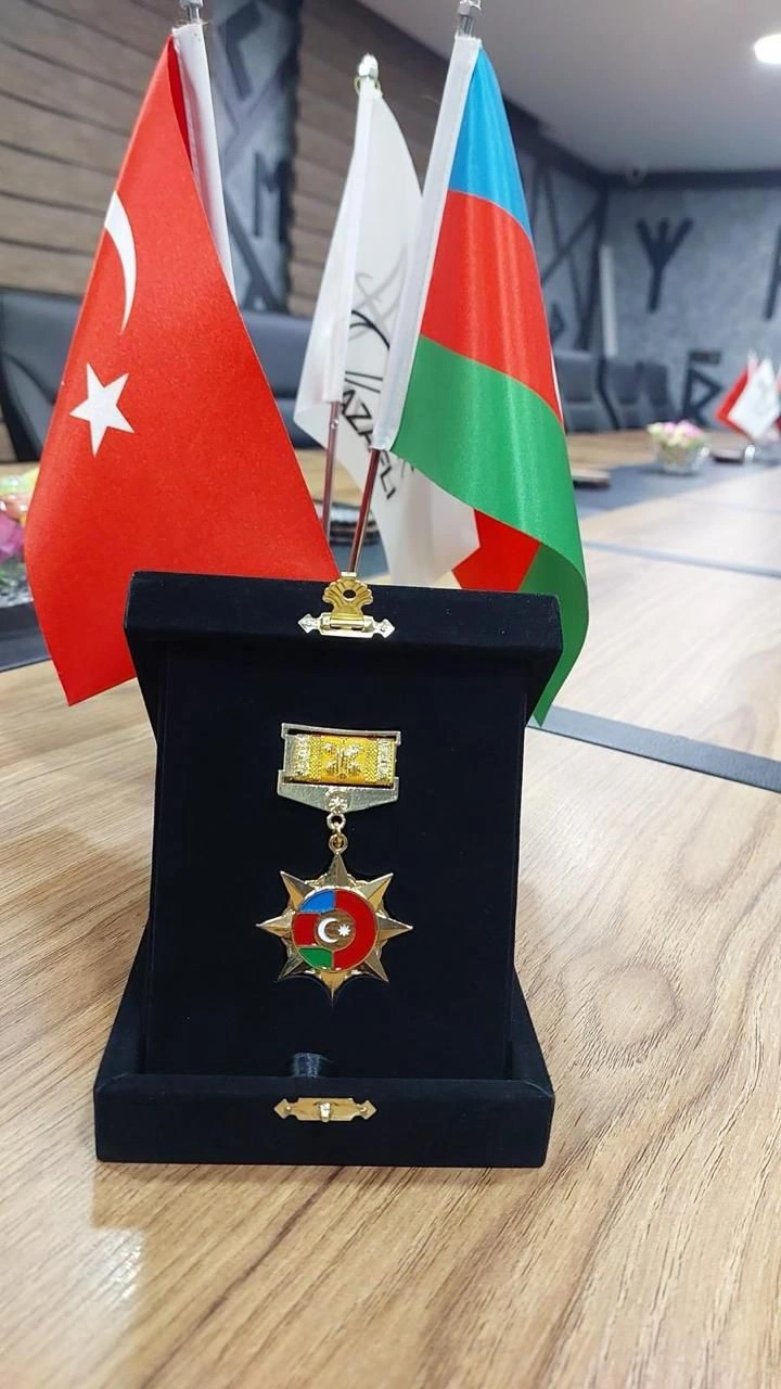 Əkbər Qoşalı Ankarada “Türk Dünyasına və Türk Mədəniyyətinə Xidmət” medalı ilə təltif olunub - FOTO