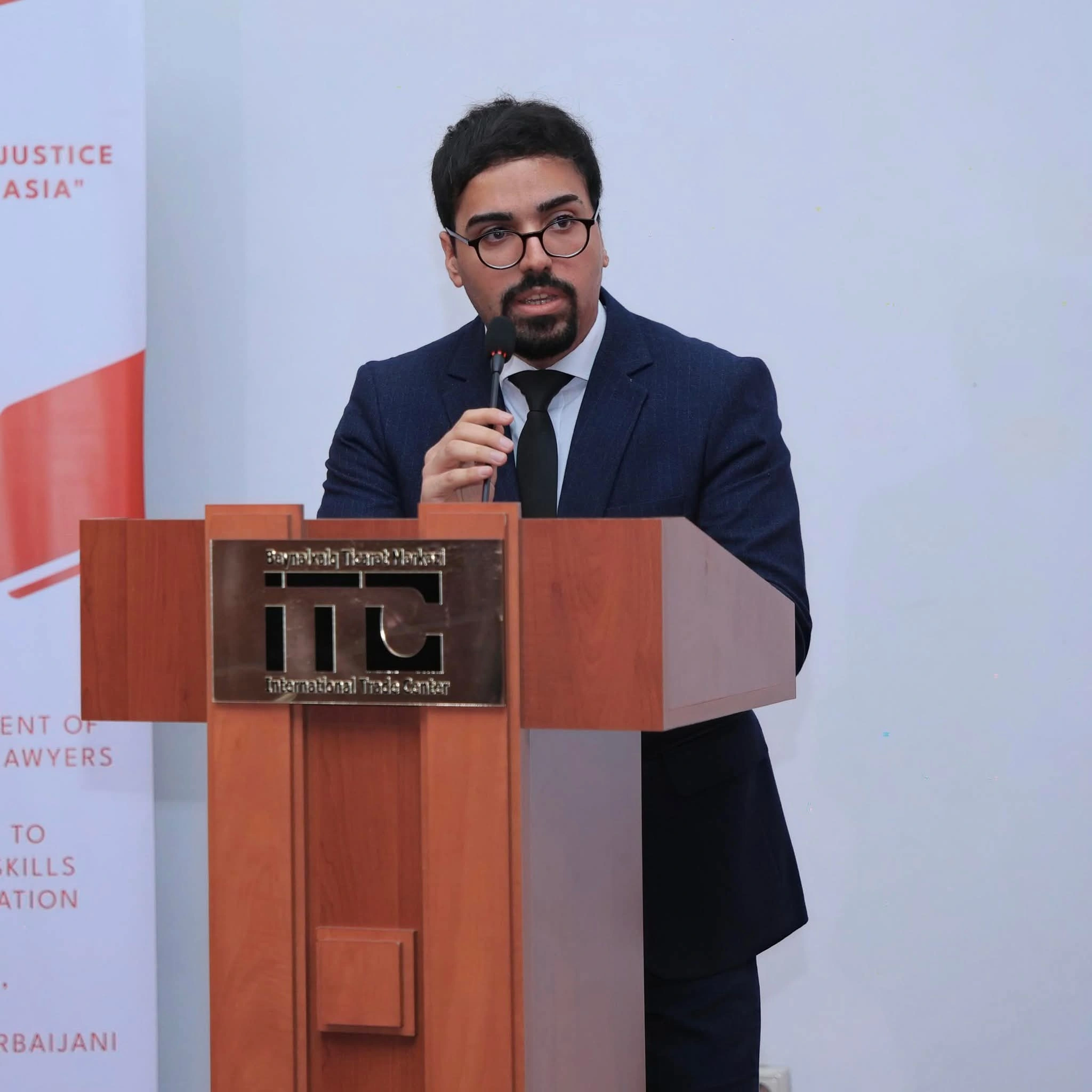 Pərvin Şakirqızı ilə “Hüququnu bil”: İşçi işdən çıxmaq istəmədiyi halda ərizə yazmağa məcbur edilərsə...