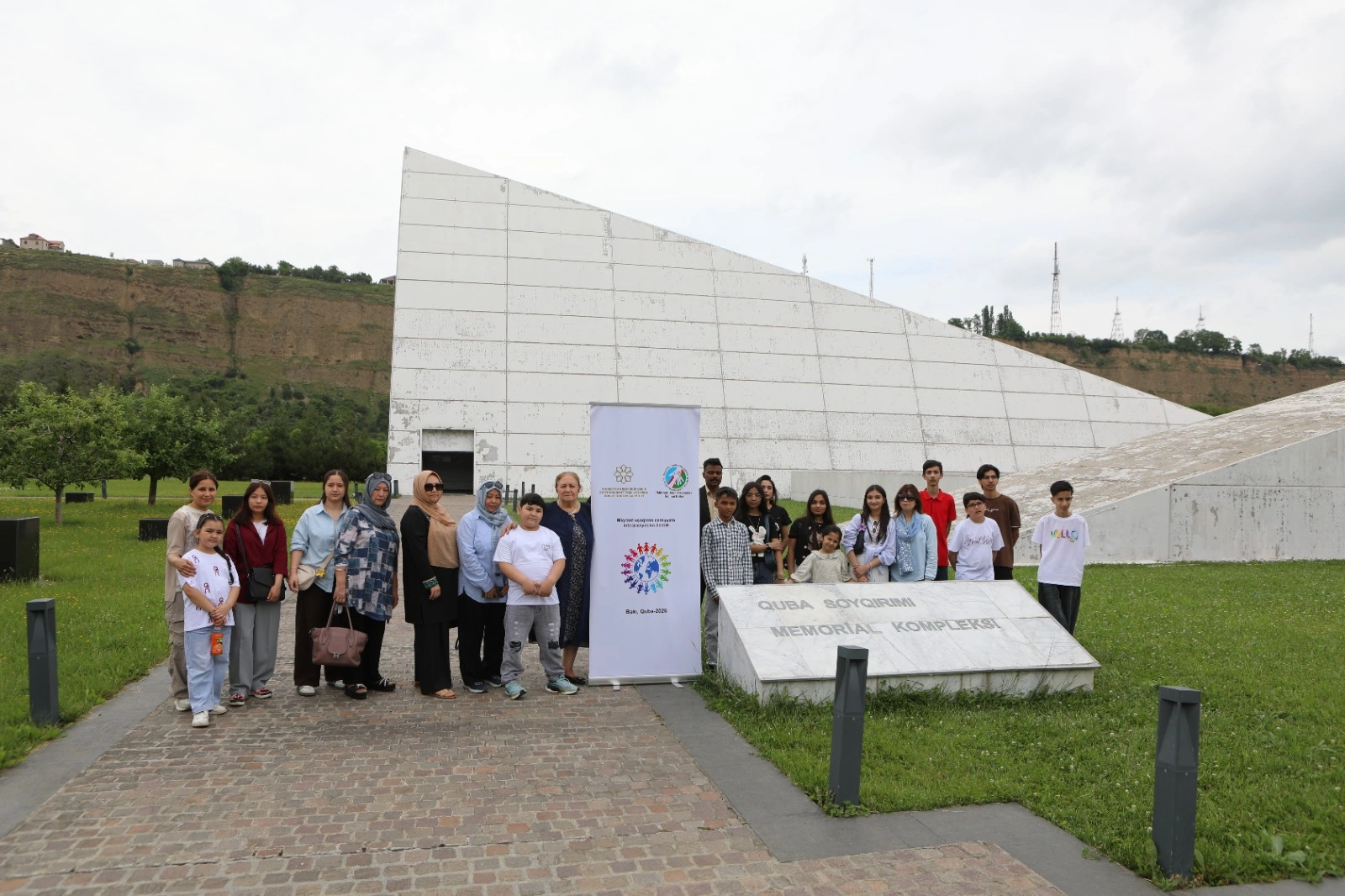 Miqrant uşaqlar Quba soyqırımı memorial kompleksində olublar - FOTO