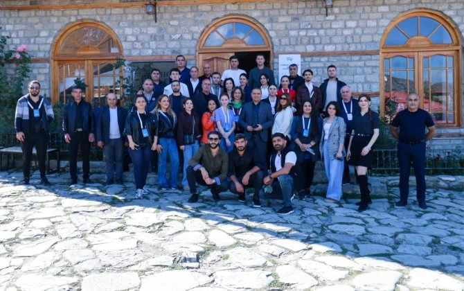 Lahıcın küçələrində addımladıqca...